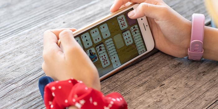 รอดไอแลนด์ต้องการจำเลยการเล่นเกมออนไลน์ใต้วัยแม้มีการต่อต้าน