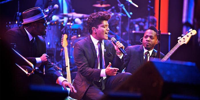 Bruno Mars เปิดเผยวันที่เมื่อเขาเข้าใกล้กับการแสดงครั้งที่ 100 บนถนนลาสเวกัส