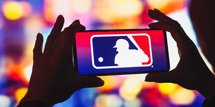 MLB เรียกคืน Pete Rose และ Joe Jackson แม้จะมีเหตุการณ์การพนันโบย่างเก่า