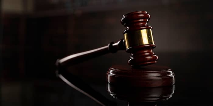 นายกรัฐมนตรีแห่งรัฐแมสซาชูเซตส์ถูกห้ามเข้าร่วมการพนันเนื่องจากถูกกล่าวหาว่าหลอกลวงเงินทุนอาสาสมัคร