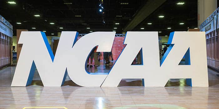 NCAA ห้ามสามนักกีฬามหา’ลีก’ว่าบนเกมของตนเอง